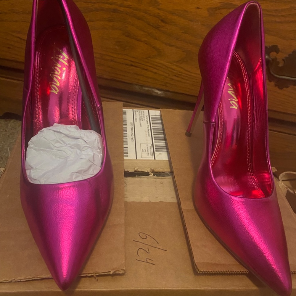 Shoes - Picture 10 of 16